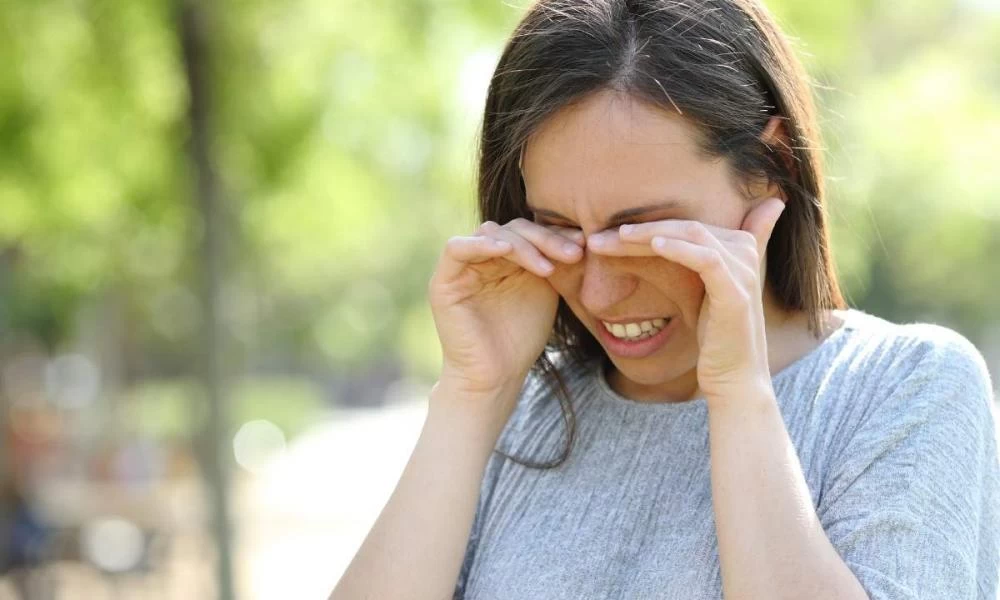 Έχεις έντονη φαγούρα στα μάτια; Μάθε το λόγο